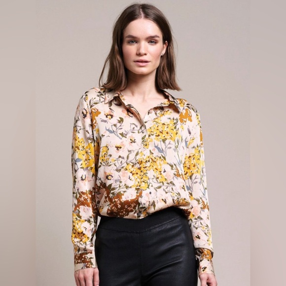 🌼ZARA🌼 Floral Plisse Button-Down Blouse, Size M - Picture 3 of 10